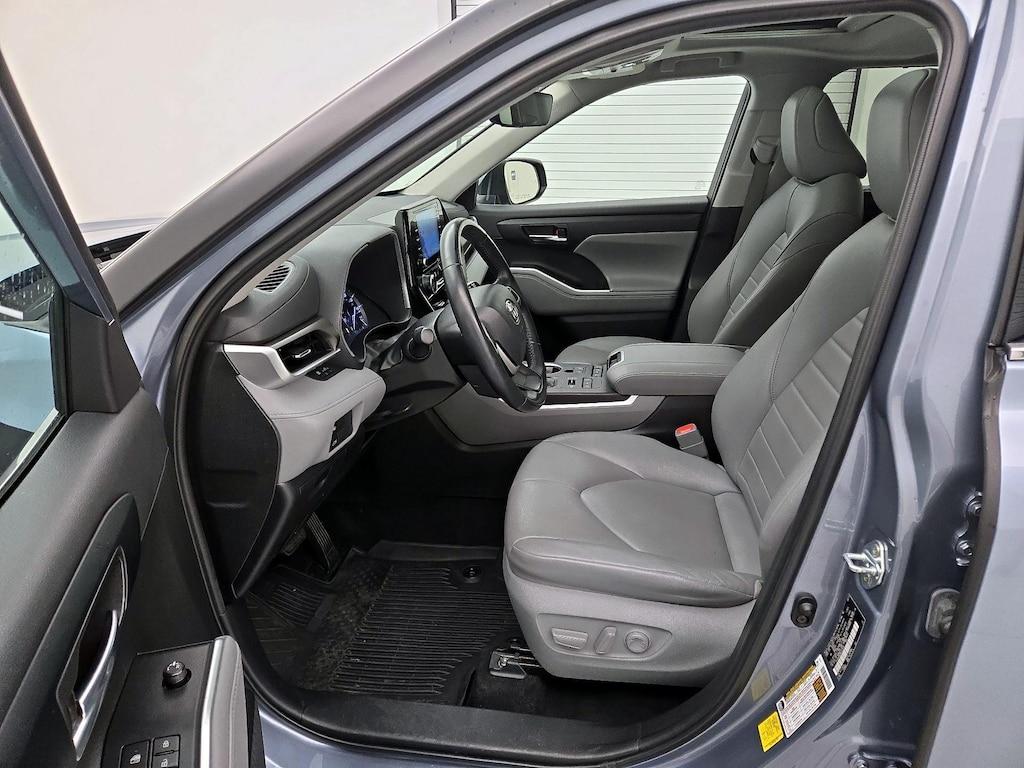 used 2022 Toyota Highlander car, priced at $36,998