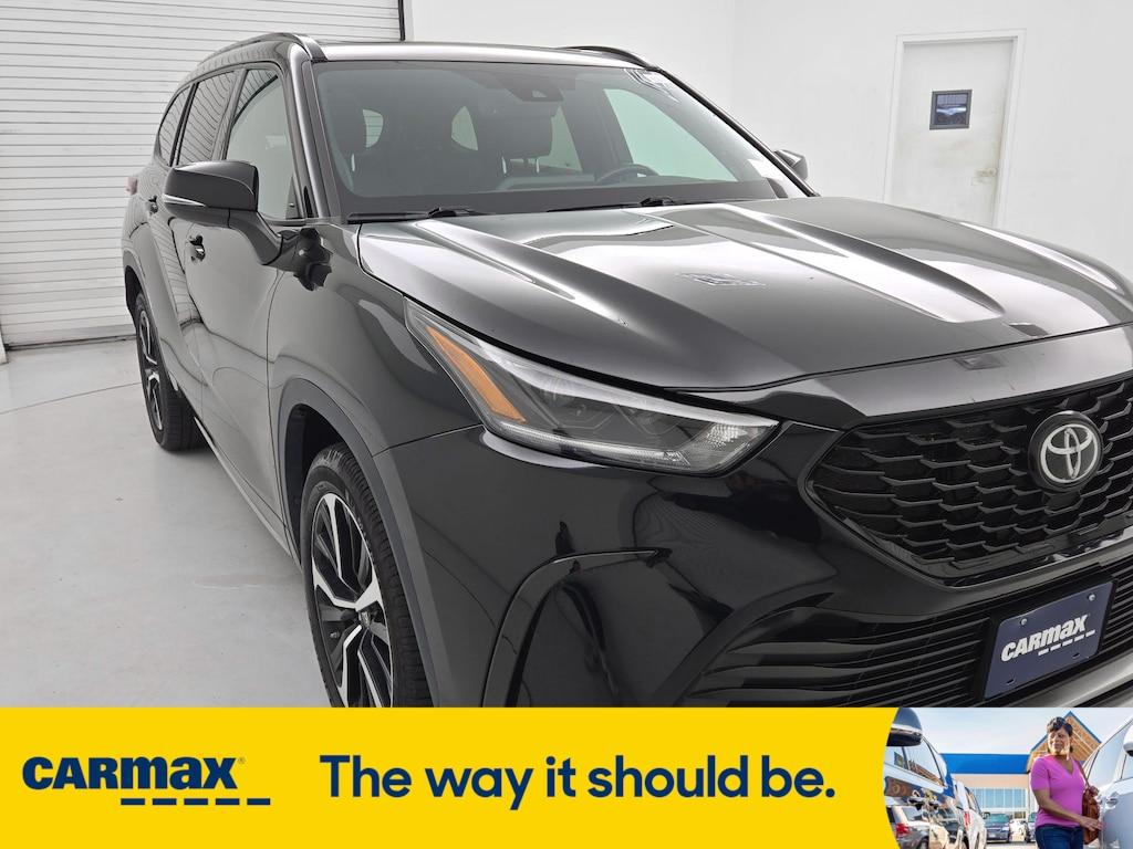 used 2022 Toyota Highlander car, priced at $39,998