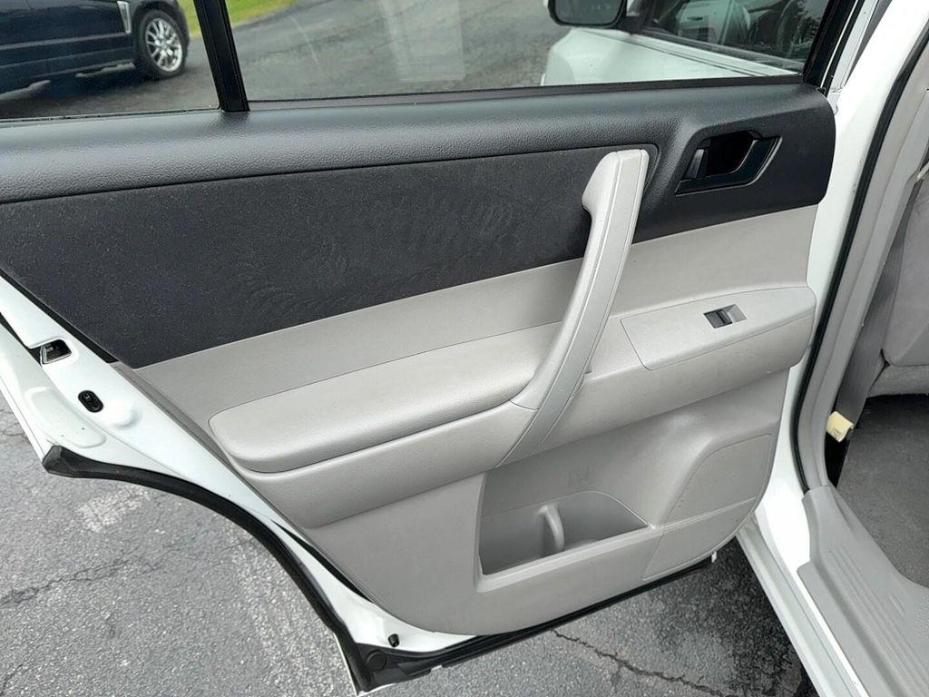 used 2009 Toyota Highlander car, priced at $6,900
