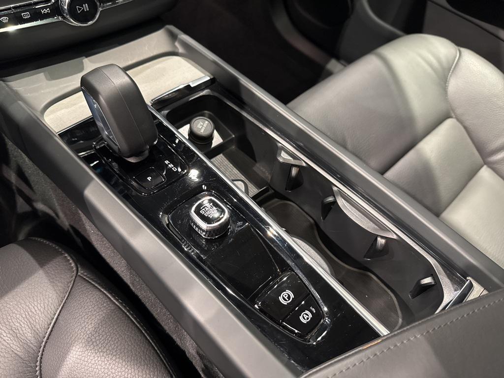 used 2025 Volvo XC60 car, priced at $37,850