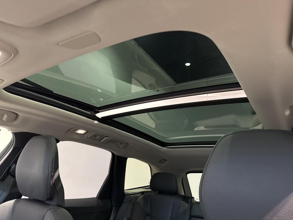 used 2025 Volvo XC60 car, priced at $37,850