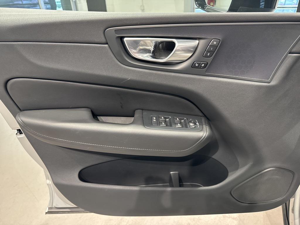 used 2025 Volvo XC60 car, priced at $37,850