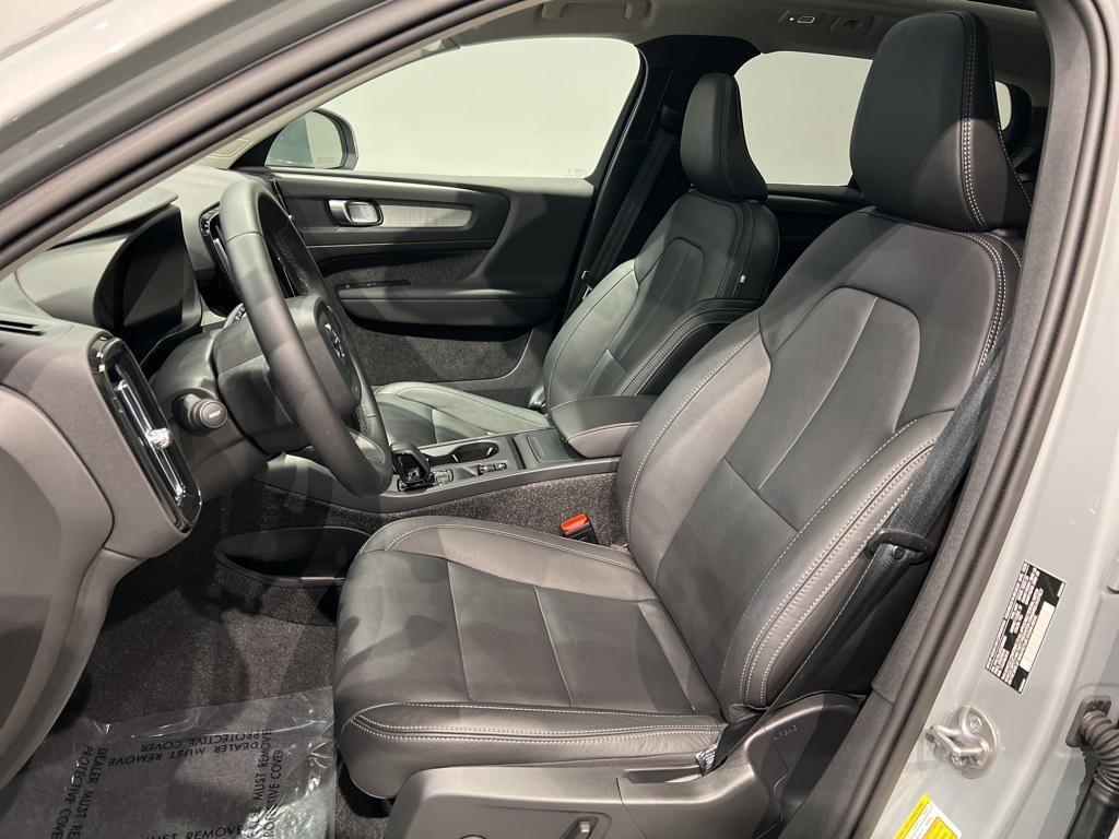 used 2025 Volvo XC40 car, priced at $32,850