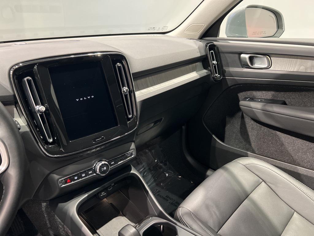 used 2025 Volvo XC40 car, priced at $32,850