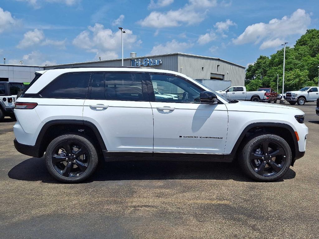 new 2025 Jeep Grand Cherokee car, priced at $47,780