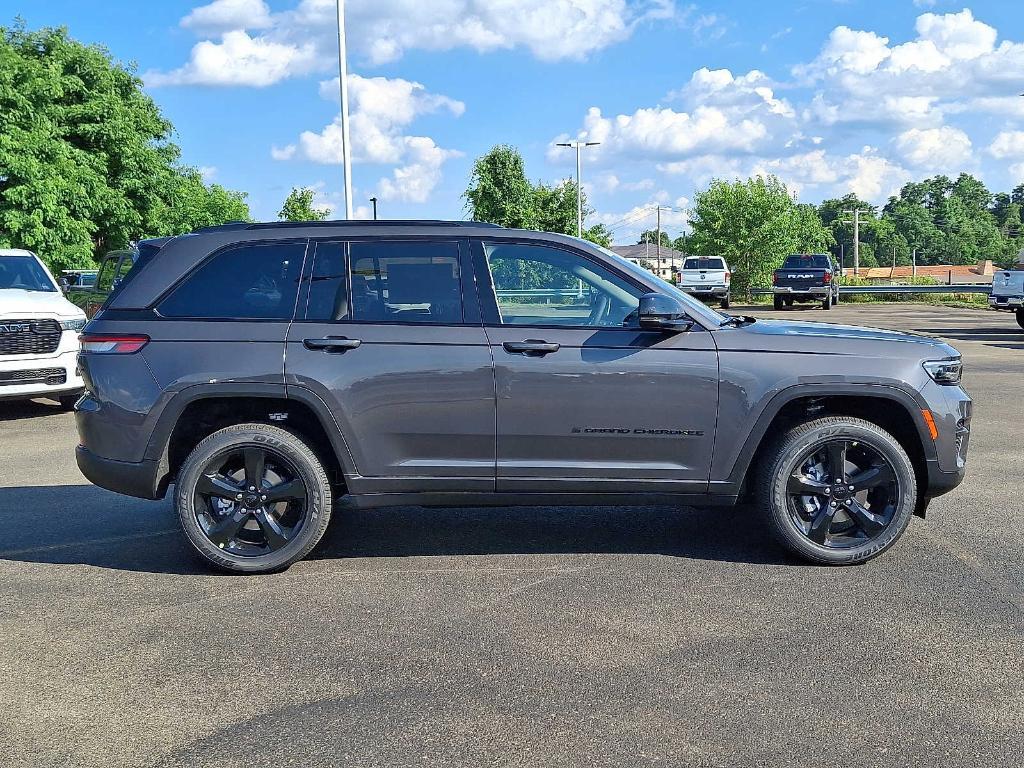 new 2025 Jeep Grand Cherokee car, priced at $48,375