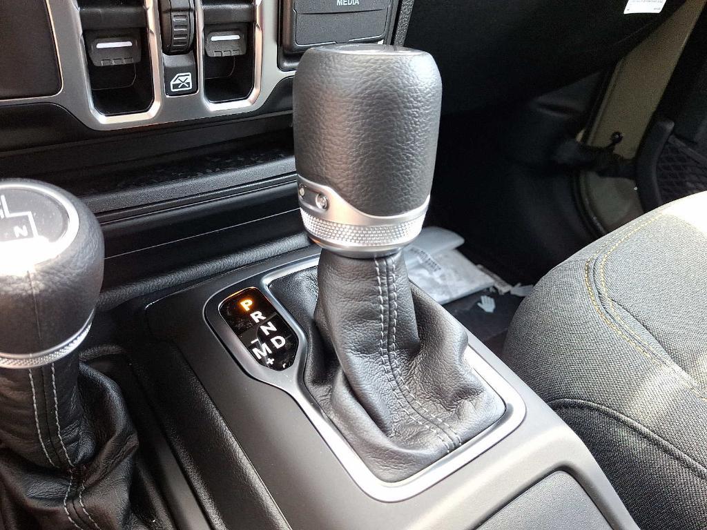 new 2025 Jeep Gladiator car, priced at $44,550