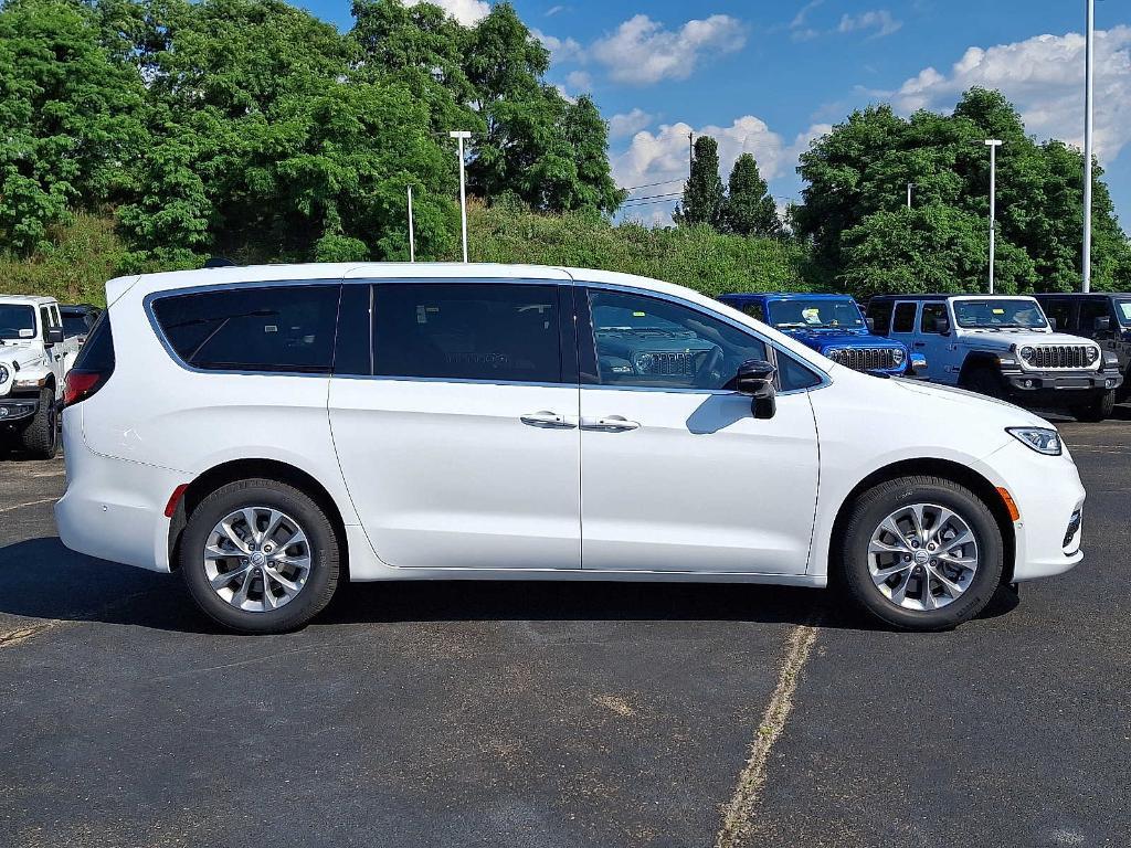 new 2025 Chrysler Pacifica car, priced at $48,720