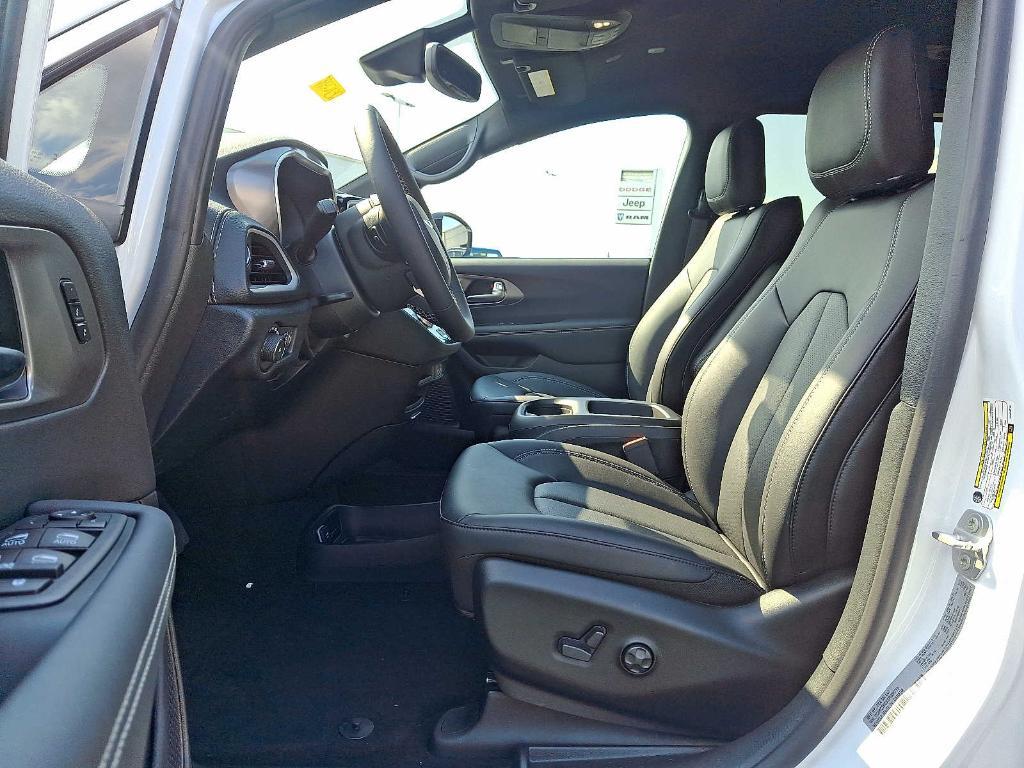 new 2025 Chrysler Pacifica car, priced at $48,720
