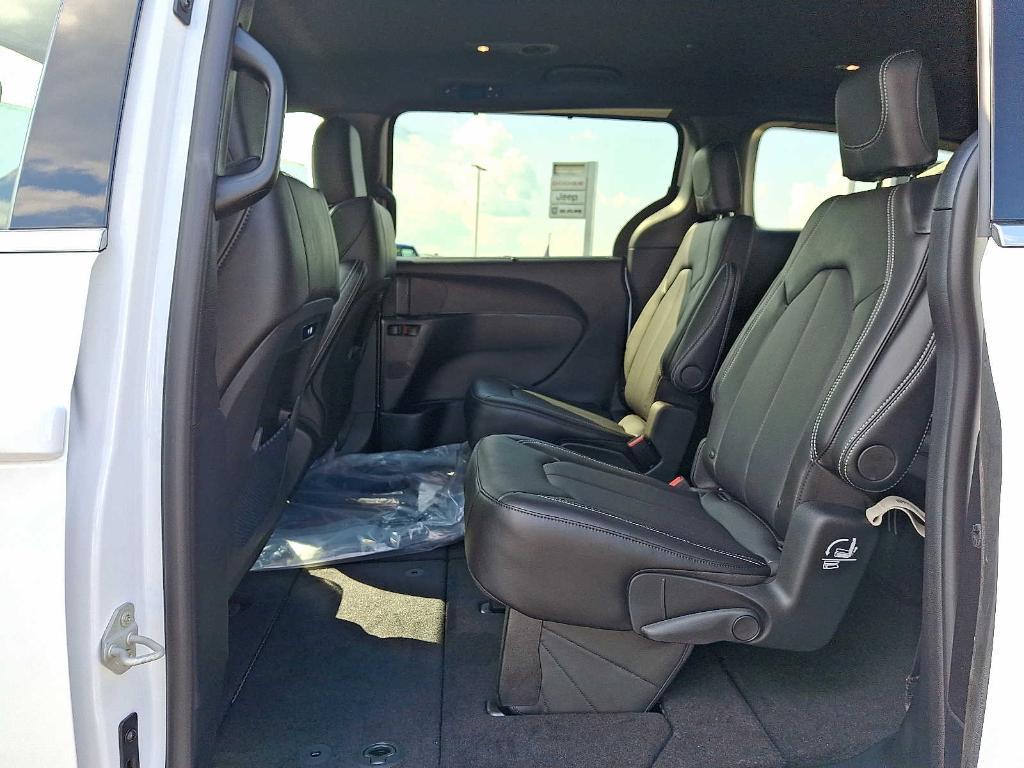 new 2025 Chrysler Pacifica car, priced at $48,720