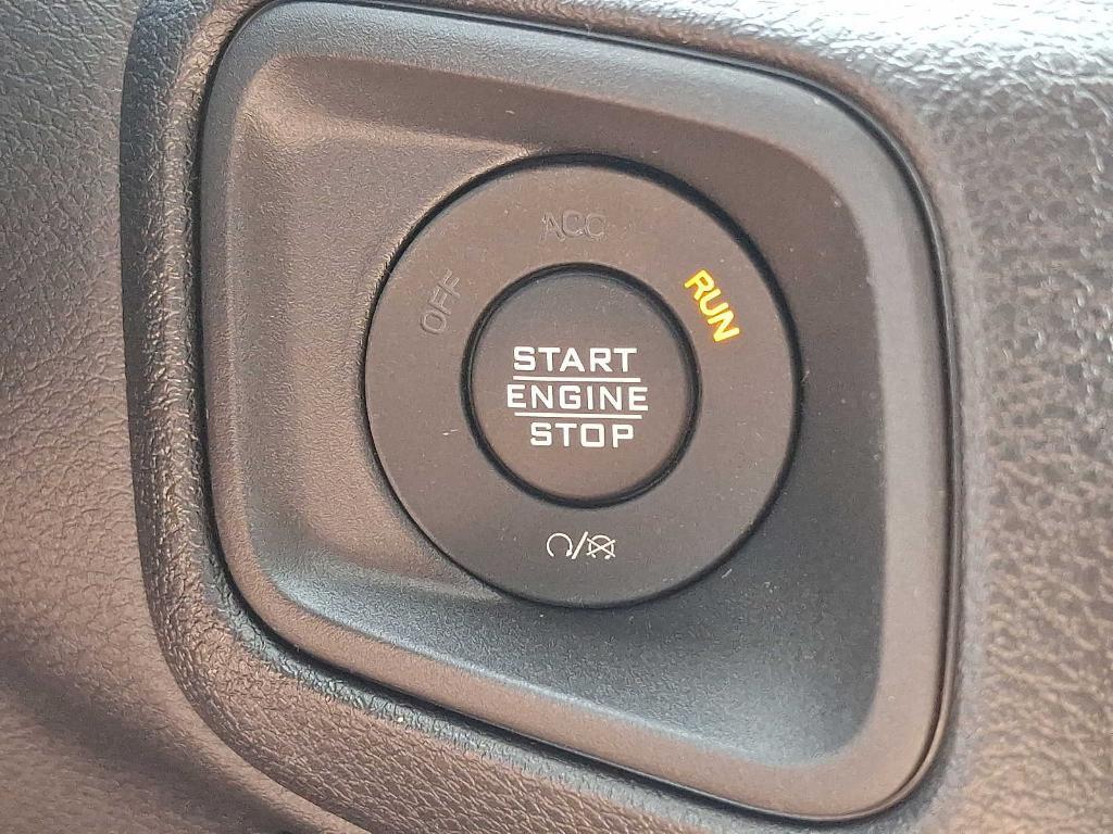 new 2025 Jeep Gladiator car, priced at $46,180
