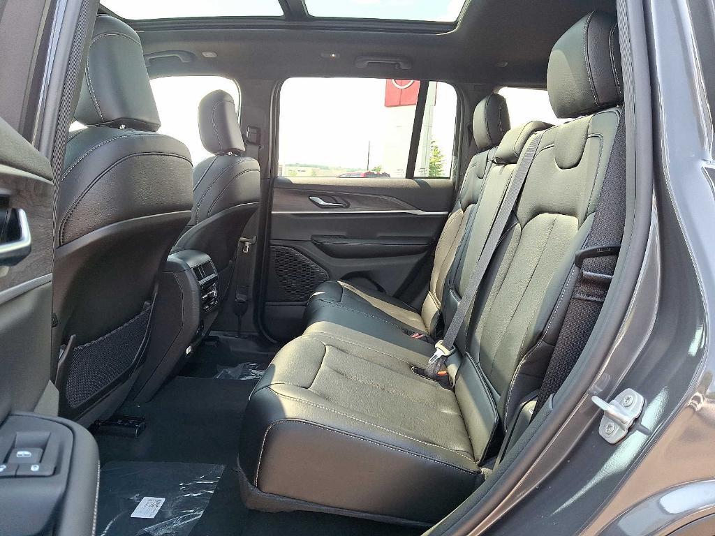 new 2025 Jeep Grand Cherokee car, priced at $52,735