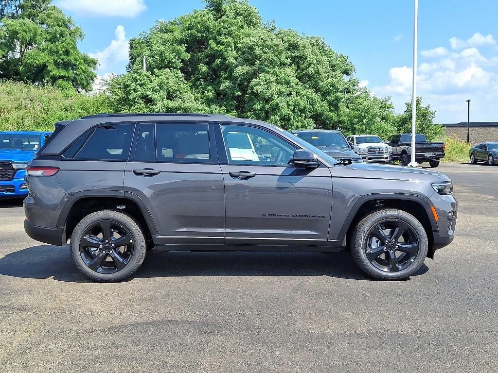 new 2025 Jeep Grand Cherokee car, priced at $52,735