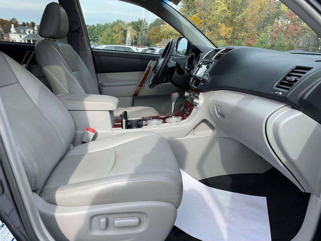 used 2013 Toyota Highlander car, priced at $13,325