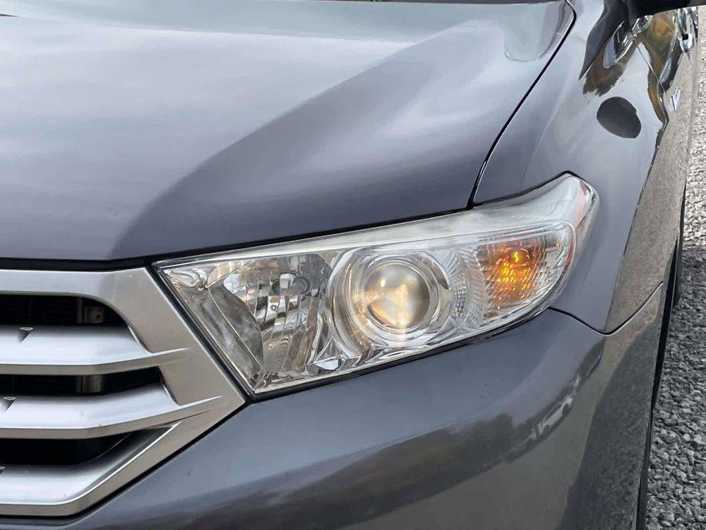 used 2013 Toyota Highlander car, priced at $13,325