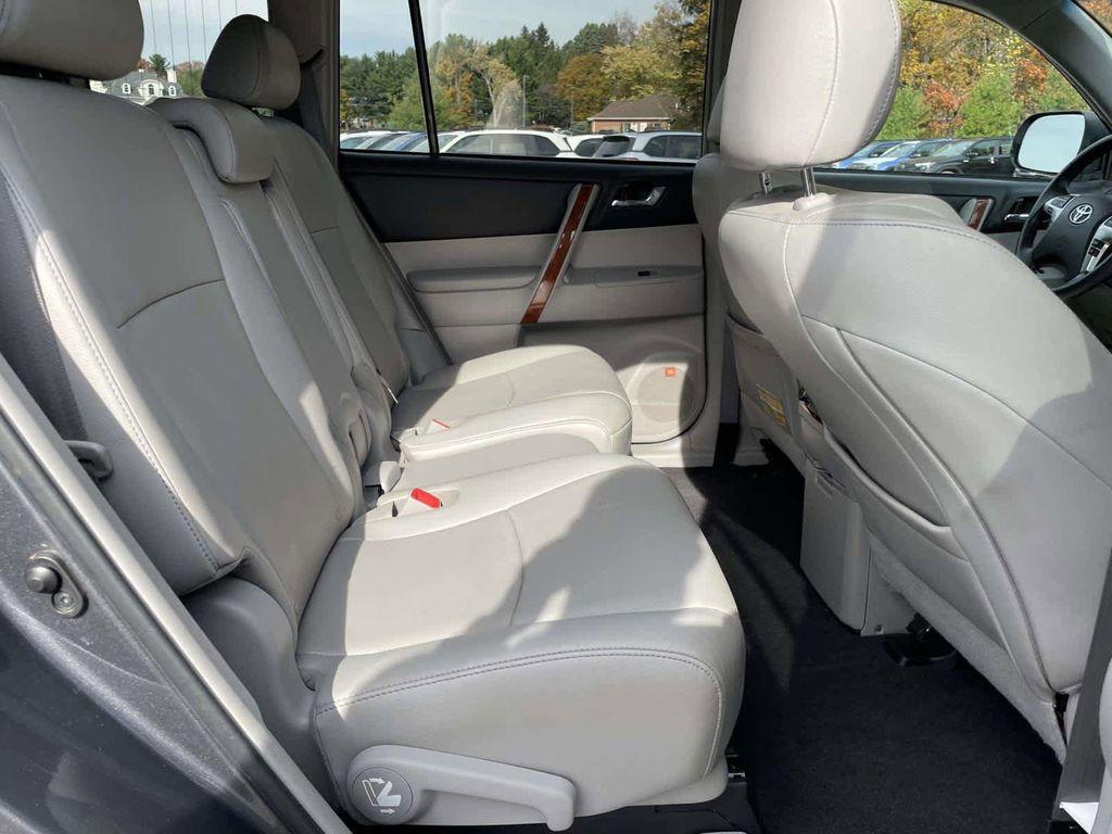 used 2013 Toyota Highlander car, priced at $13,325