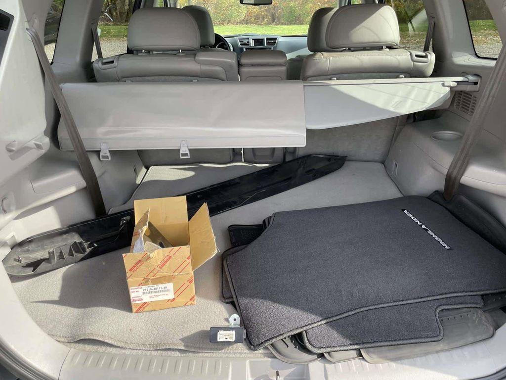 used 2013 Toyota Highlander car, priced at $13,325