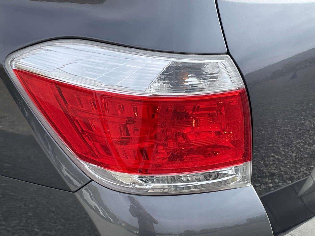 used 2013 Toyota Highlander car, priced at $13,325