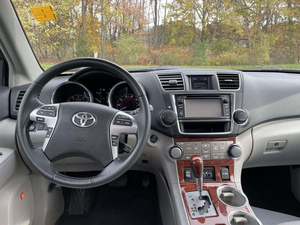 used 2013 Toyota Highlander car, priced at $13,325