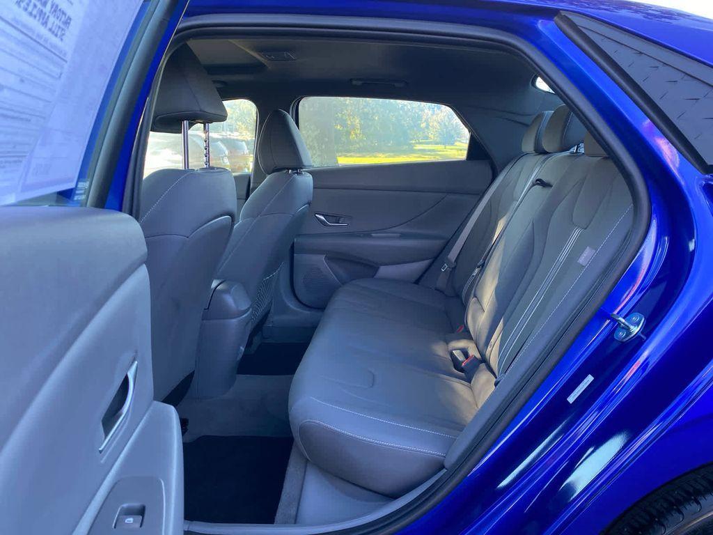 new 2025 Hyundai Elantra car, priced at $27,285