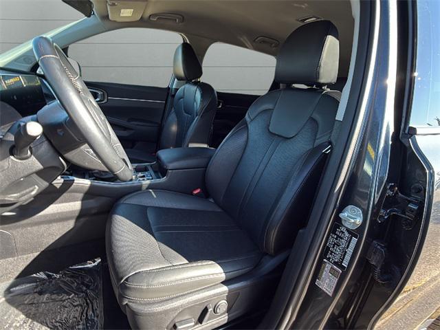 used 2024 Kia Sorento car, priced at $27,450