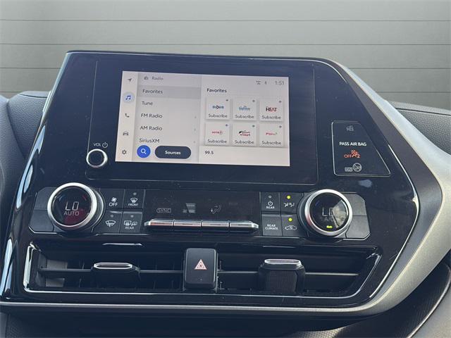 used 2024 Toyota Highlander car, priced at $30,997