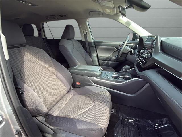 used 2024 Toyota Highlander car, priced at $30,997