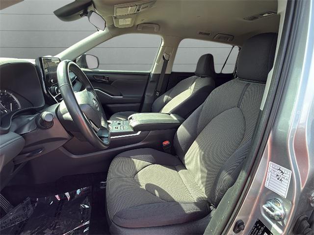 used 2024 Toyota Highlander car, priced at $30,997