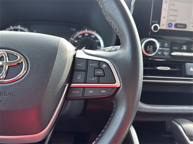 used 2024 Toyota Highlander car, priced at $30,997