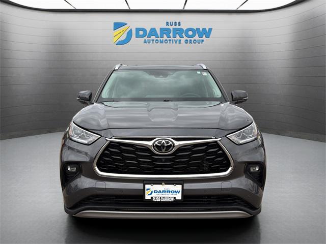 used 2022 Toyota Highlander car, priced at $39,497