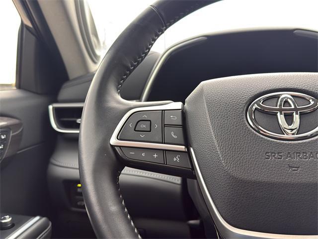 used 2022 Toyota Highlander car, priced at $39,497