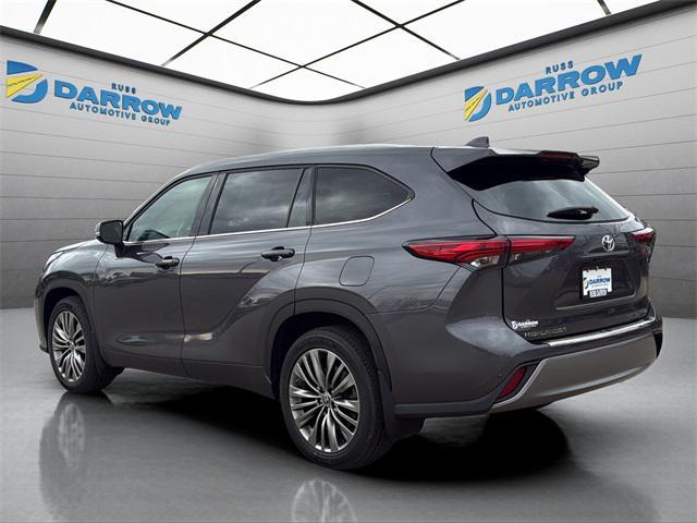 used 2022 Toyota Highlander car, priced at $39,497