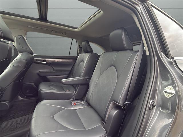 used 2022 Toyota Highlander car, priced at $39,497