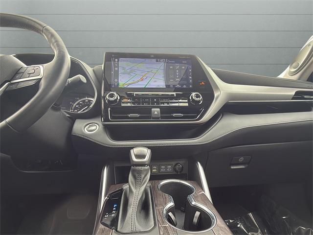 used 2022 Toyota Highlander car, priced at $39,497