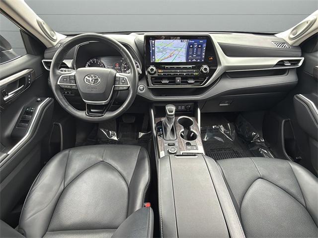 used 2022 Toyota Highlander car, priced at $39,497