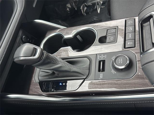 used 2022 Toyota Highlander car, priced at $39,497