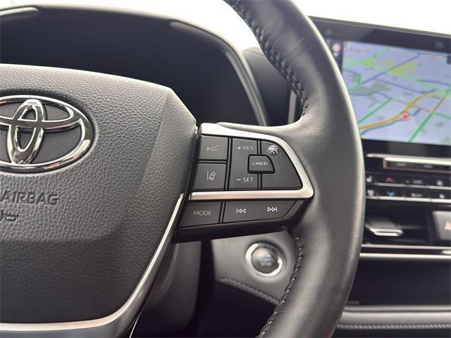 used 2022 Toyota Highlander car, priced at $39,497