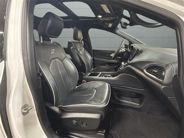 used 2023 Chrysler Pacifica Hybrid car, priced at $30,897