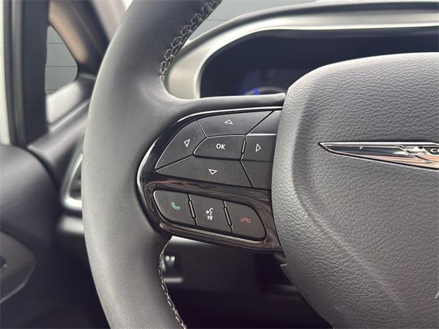 used 2023 Chrysler Pacifica Hybrid car, priced at $30,897