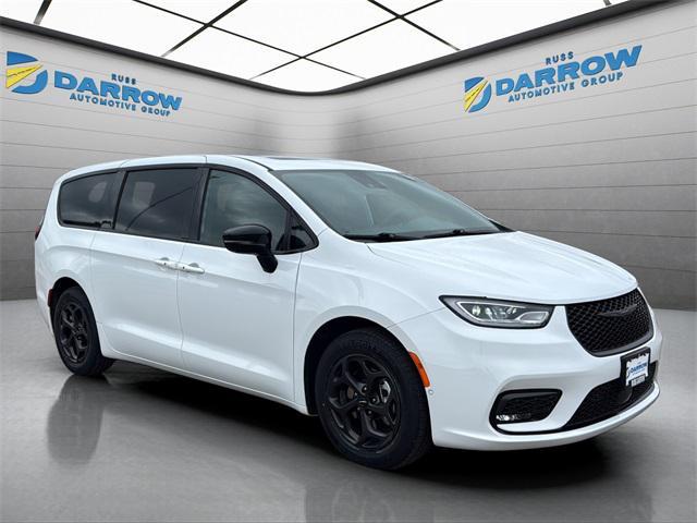 used 2023 Chrysler Pacifica Hybrid car, priced at $30,897