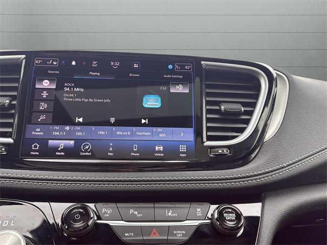 used 2023 Chrysler Pacifica Hybrid car, priced at $30,897