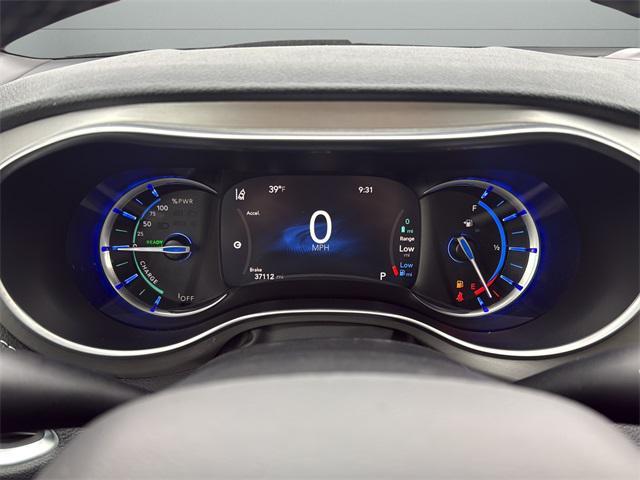 used 2023 Chrysler Pacifica Hybrid car, priced at $30,897