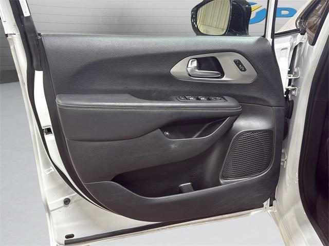 used 2023 Chrysler Pacifica Hybrid car, priced at $30,897