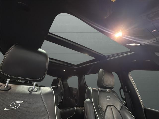 used 2023 Chrysler Pacifica Hybrid car, priced at $30,897