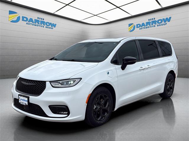 used 2023 Chrysler Pacifica Hybrid car, priced at $30,997