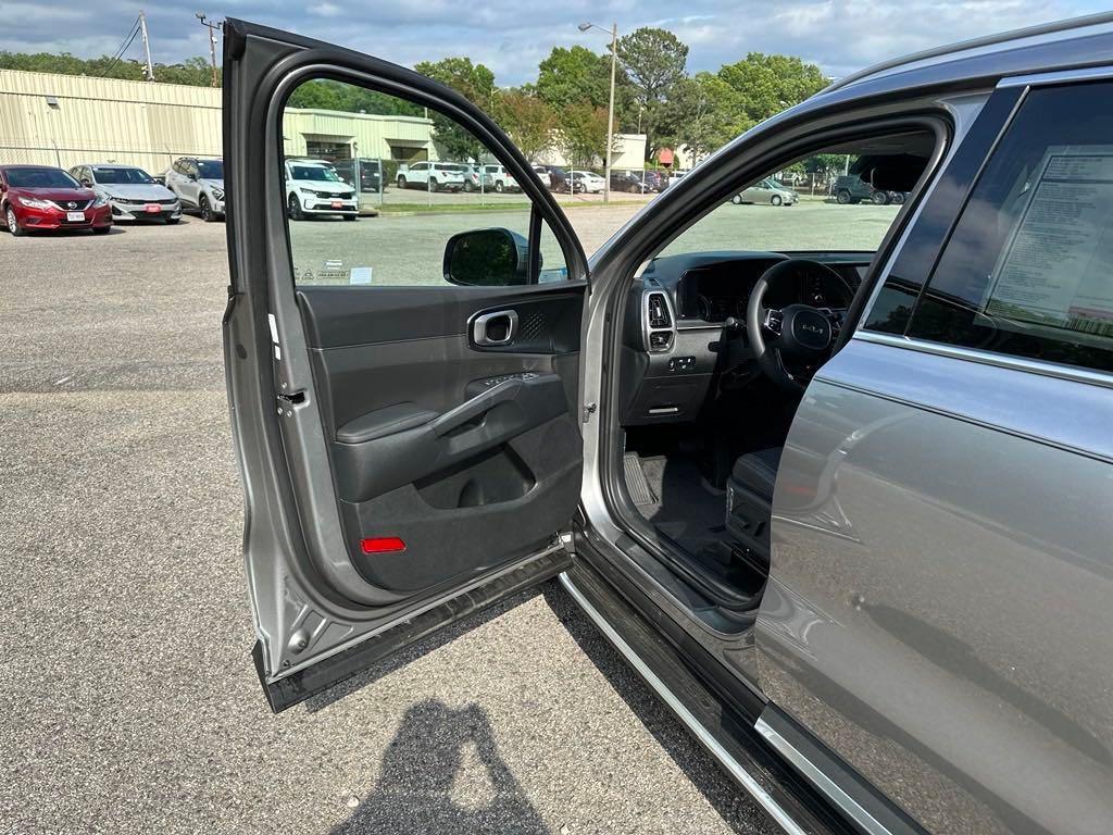 new 2023 Kia Sorento Hybrid car, priced at $37,995