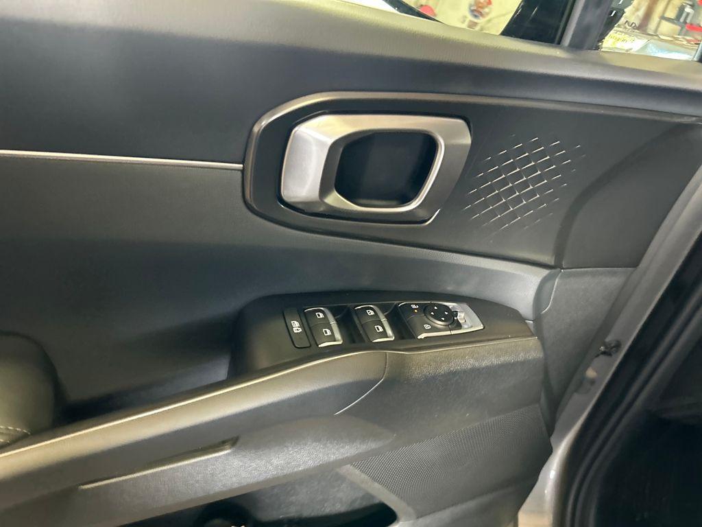 new 2026 Kia Sorento Hybrid car, priced at $39,070