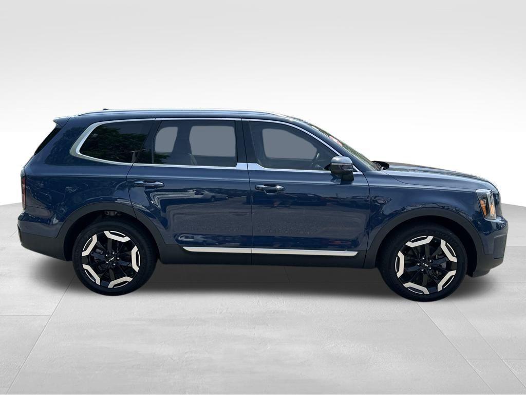used 2024 Kia Telluride car, priced at $41,999