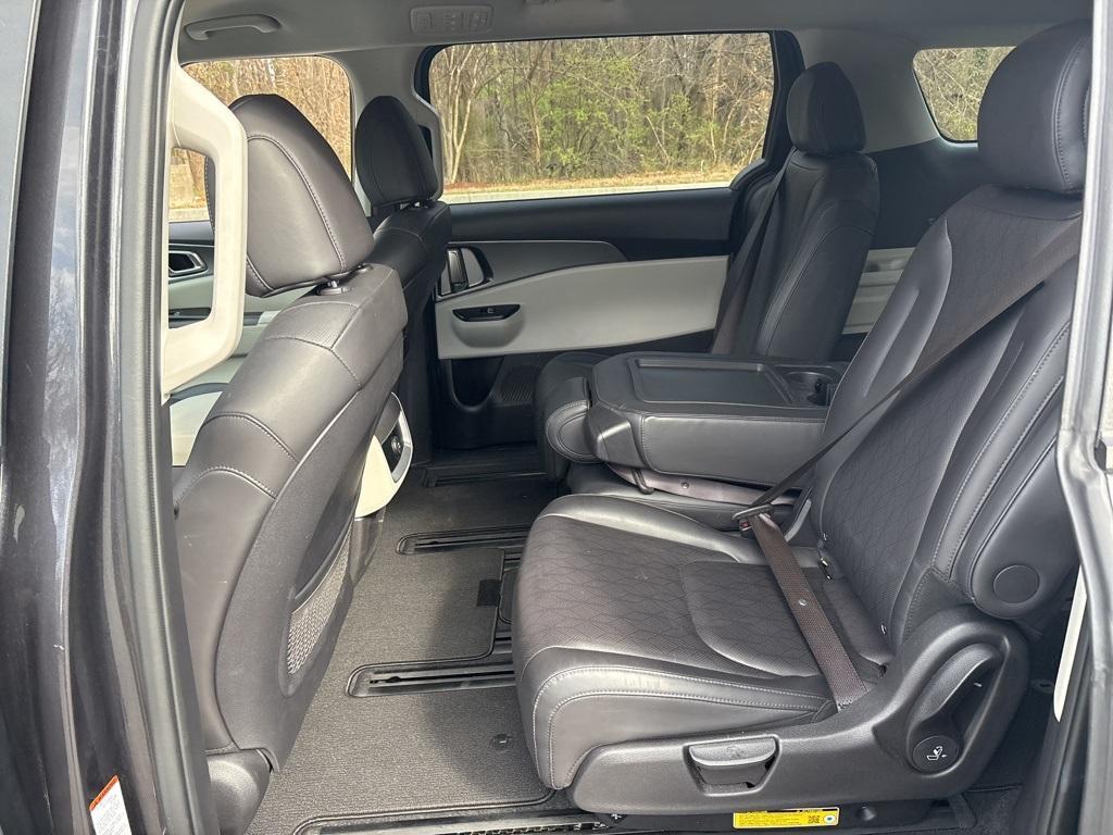 used 2024 Kia Carnival car, priced at $35,998