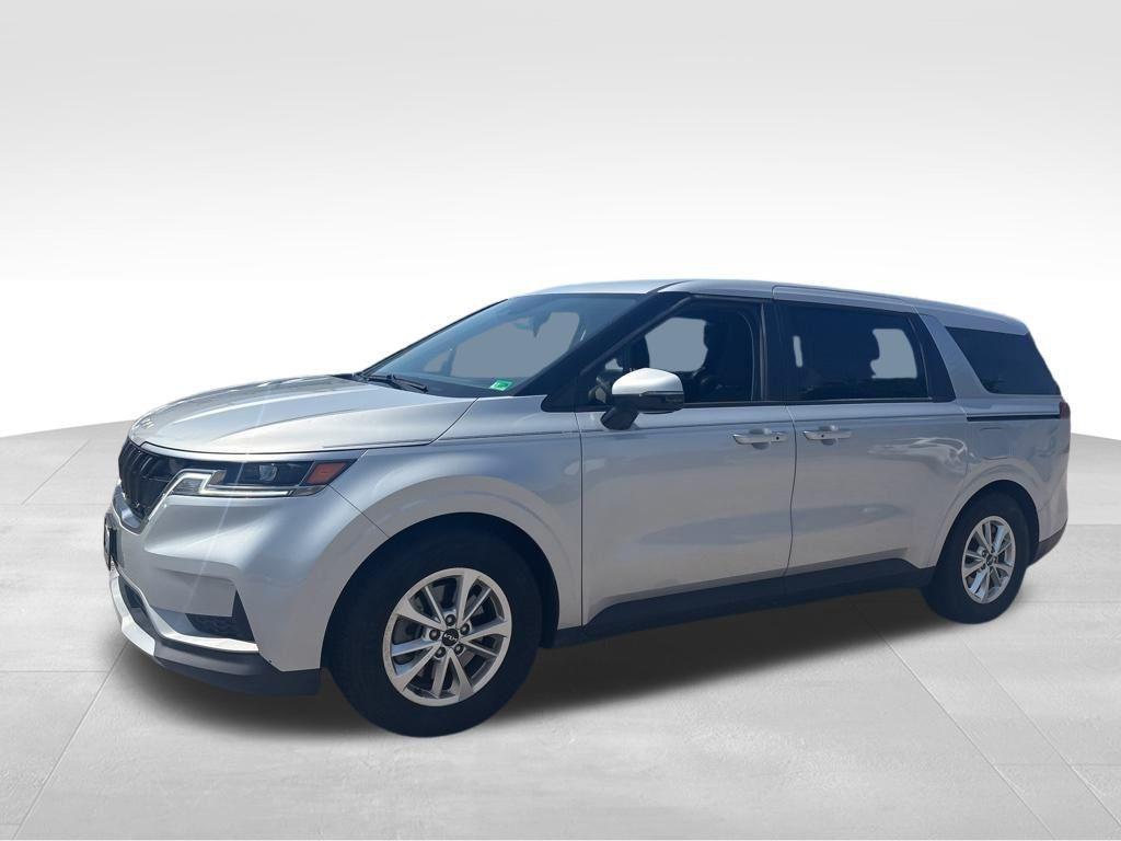 used 2023 Kia Carnival car, priced at $26,900